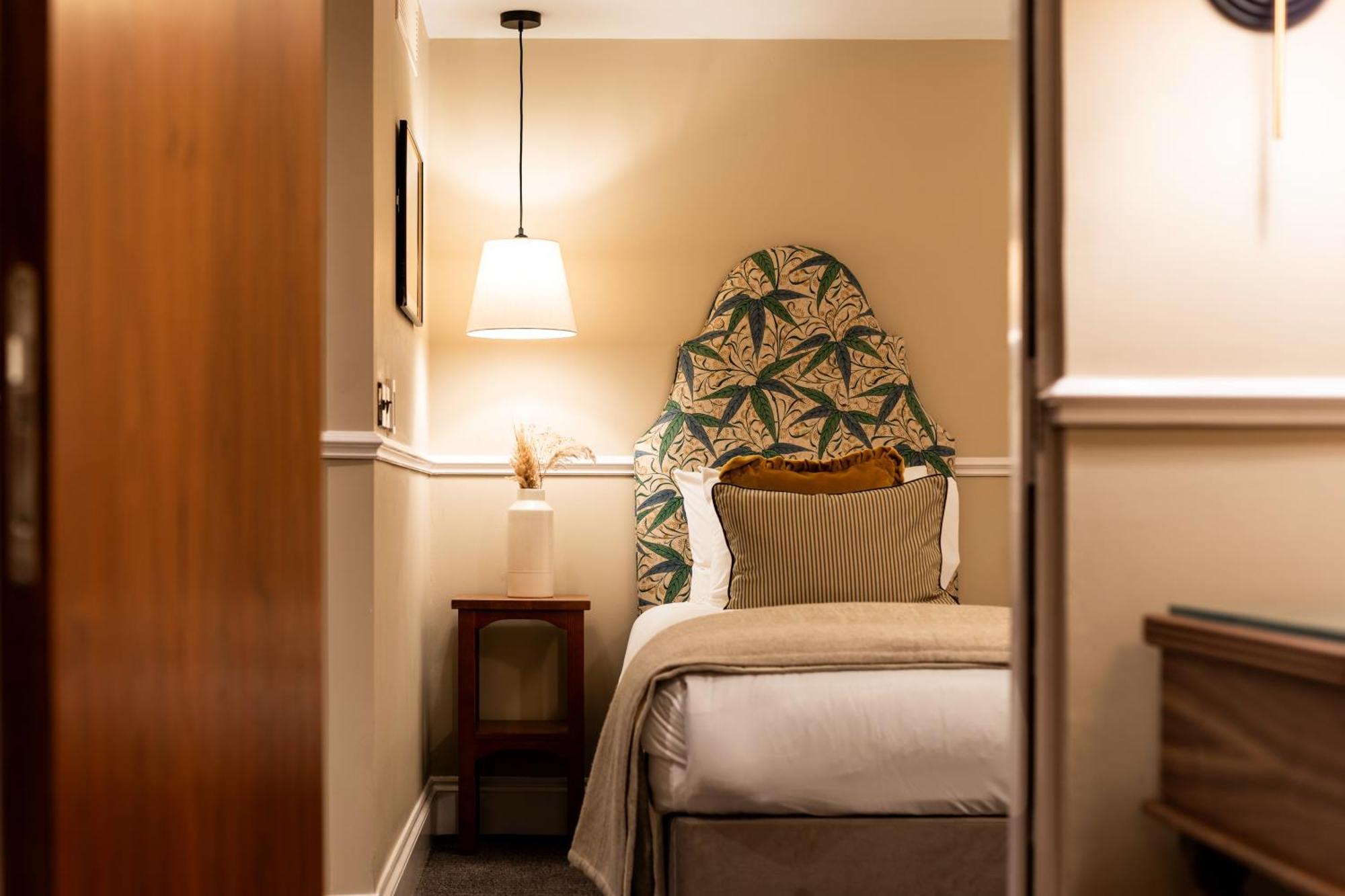 The Drayton Court Hotel Лондон Экстерьер фото